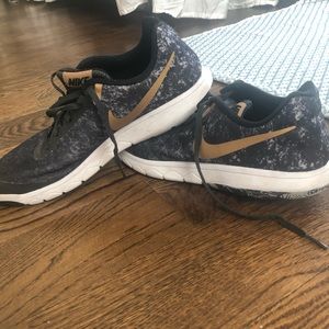 Nike women’s 11 Running shoe